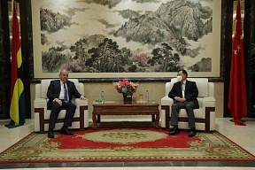 On March 13, the Ambassador of the Russian Federation to the Republic of Ghana H.E. Mr. Sergei Berdnikov met with his Chinese counterpart H.E. Mr. Lu Kun.